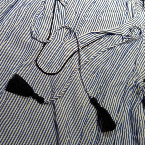 Flowy Ruffle Sleeve Top - Picture 2 of 4